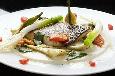 דג מוסר-ים עם קרם קסבייה, ארטישוק ועגבניות צלויות