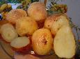 תפוחי אדמה בטטות ובצל צלויים על מצע מלח גס