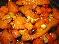 ירקות כתומים אפויים בסילאן בנגיעה של חלב קוקוס ותפוזים